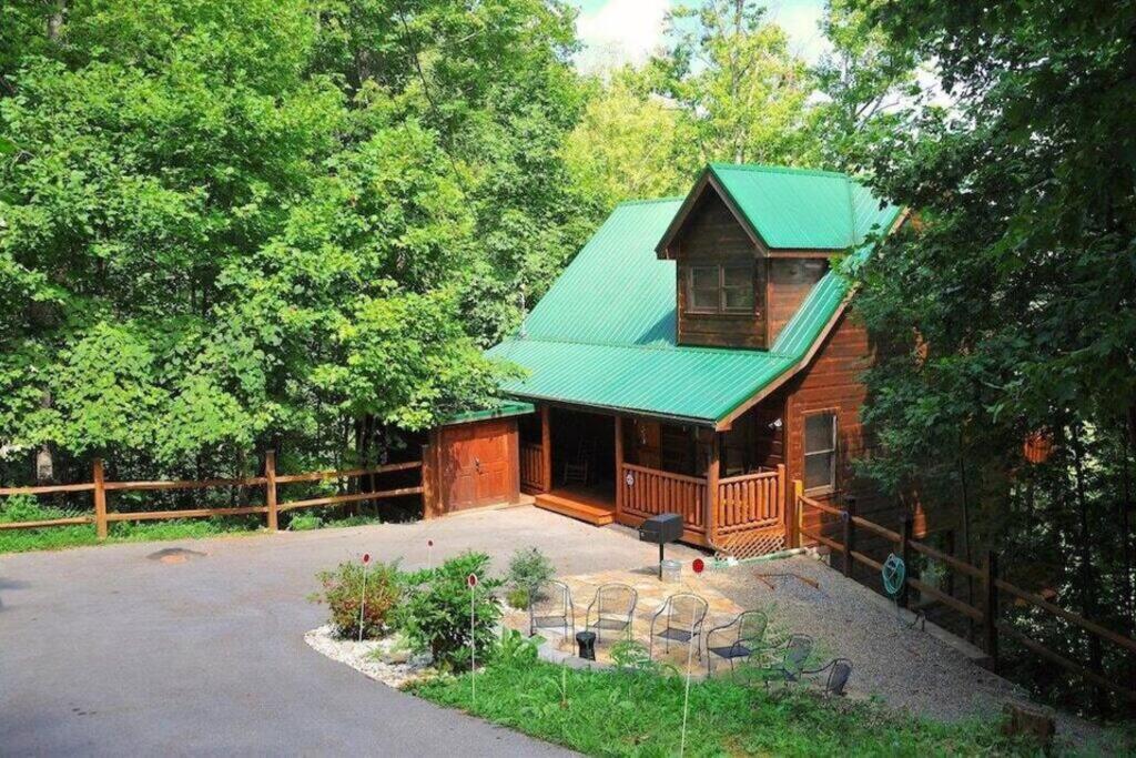 Brave Eagle Cabin Sevierville Phòng bức ảnh