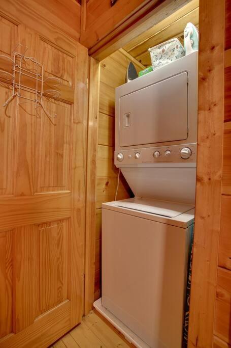 Brave Eagle Cabin Sevierville Phòng bức ảnh