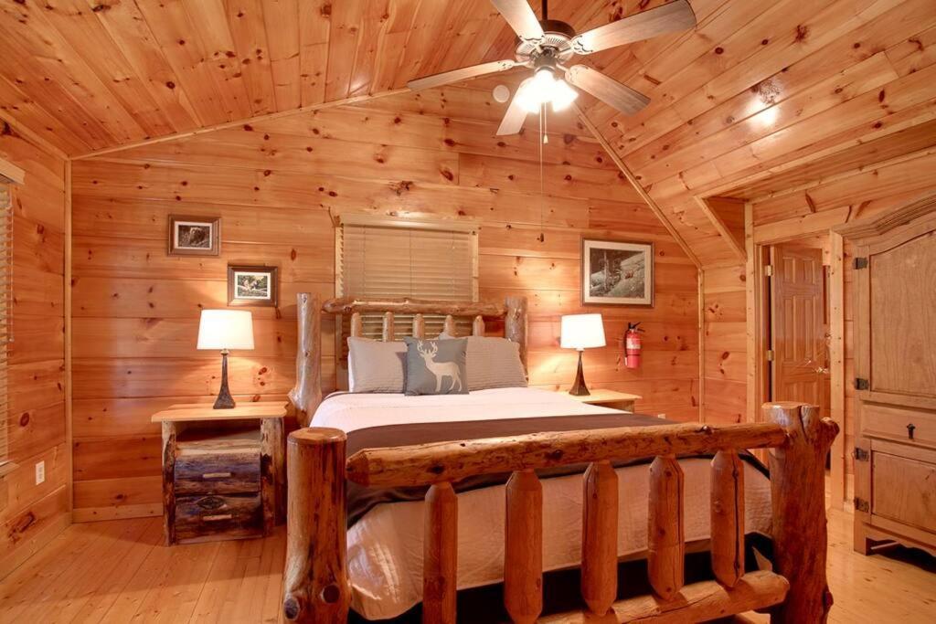 Brave Eagle Cabin Sevierville Phòng bức ảnh